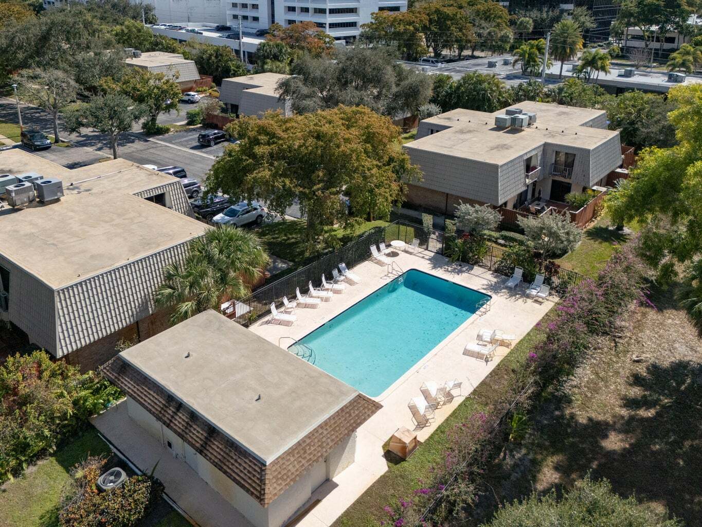 Building Photo - 1700 Embassy Dr