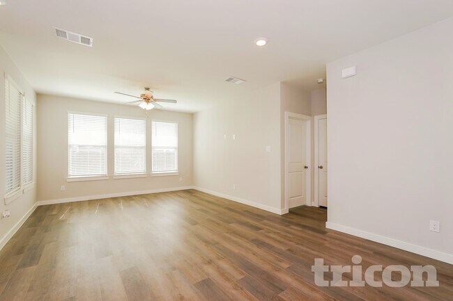 Building Photo - 2505 Finch Holw Dr