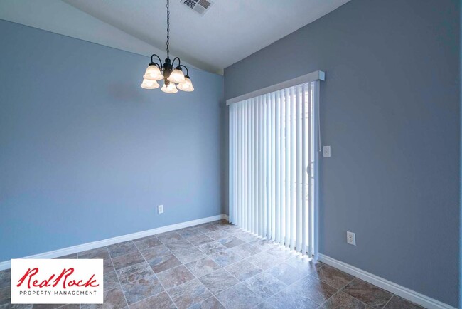 Building Photo - Dog Friendly - 3 Bedroom, 2 Bathroom Prope...