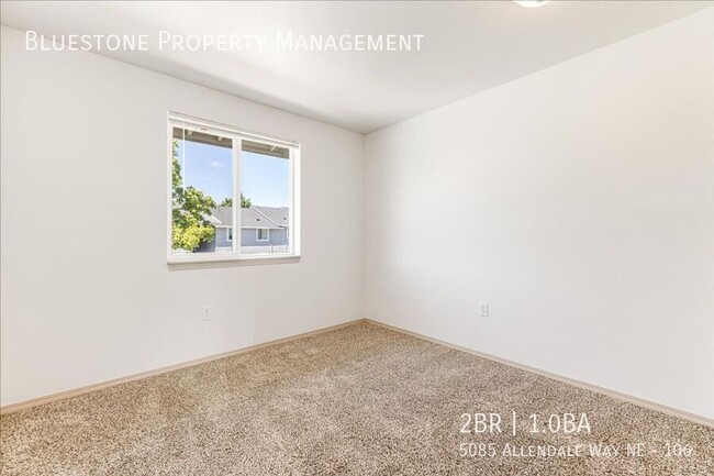 Building Photo - New LVP flooring in this Spacious 2-bedroo...