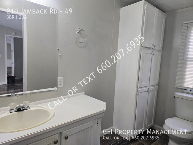 Building Photo - 210 Jamback Rd