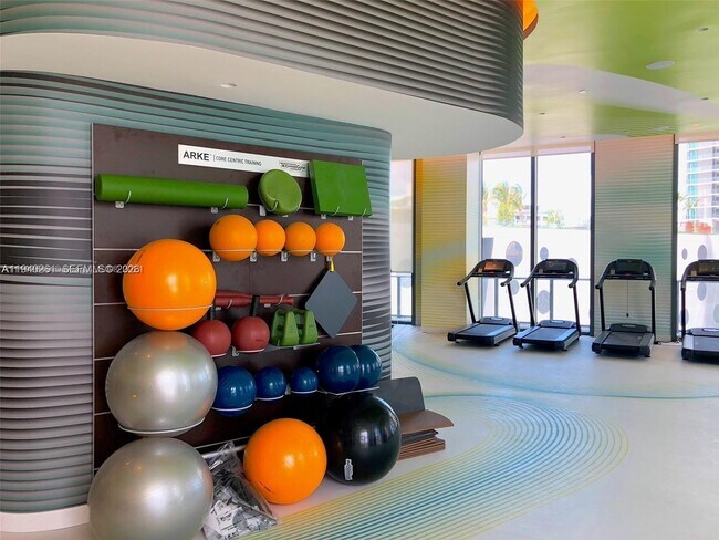 Building Photo - 501 NE 31st St