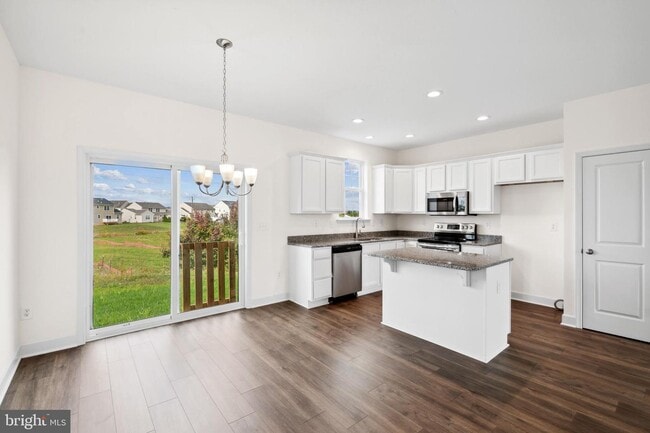 Building Photo - 3807 Castle Dr
