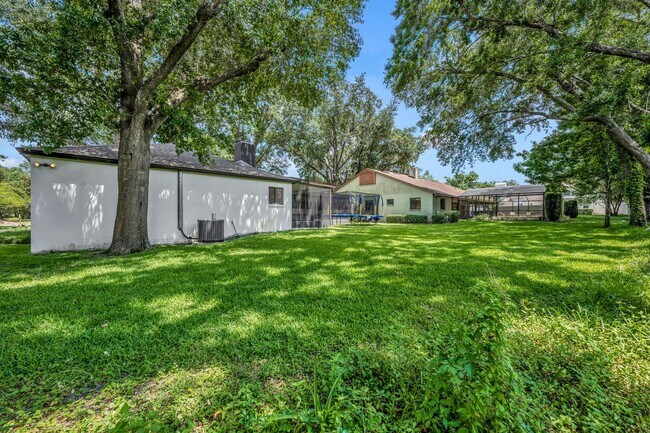 Building Photo - Waterbridge Stunner