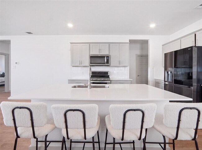 Building Photo - 515 Millbrook Blvd