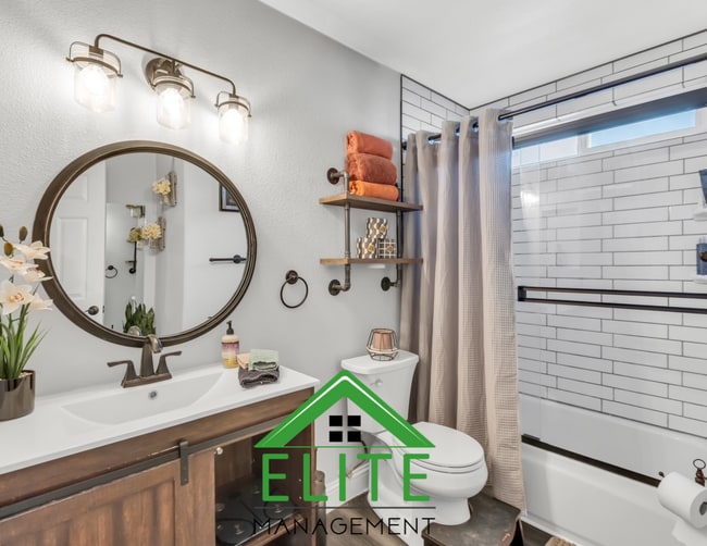 Building Photo - A Beautifully Maintained 3-Bedroom Home in...