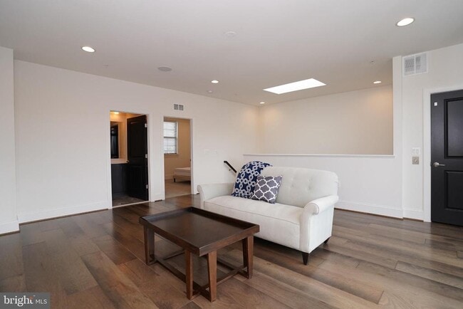 Building Photo - 44655 Provincetown Dr