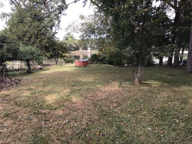 Building Photo - 5323 NW Edgewood Cir
