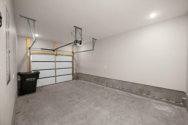 Building Photo - 204 Hunter Ln