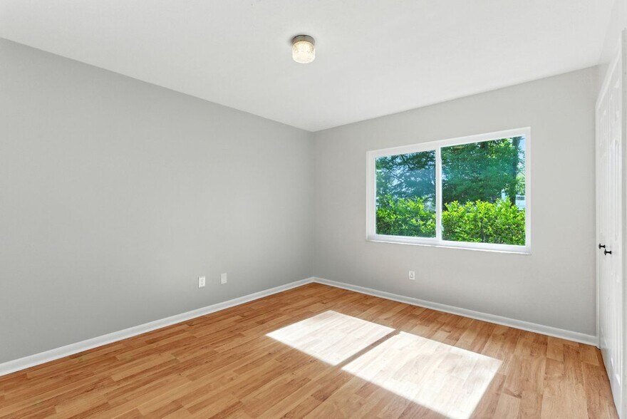 Building Photo - 2205 Henley Rd