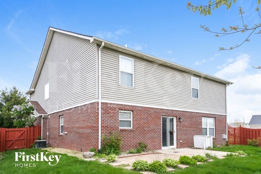 Building Photo - 8775 N Springview Dr