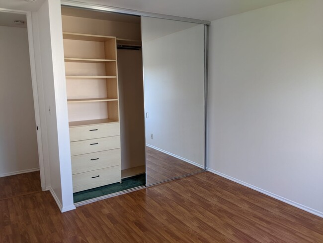 Guest Bedroom Custom Closet - 6050 Canterbury Dr