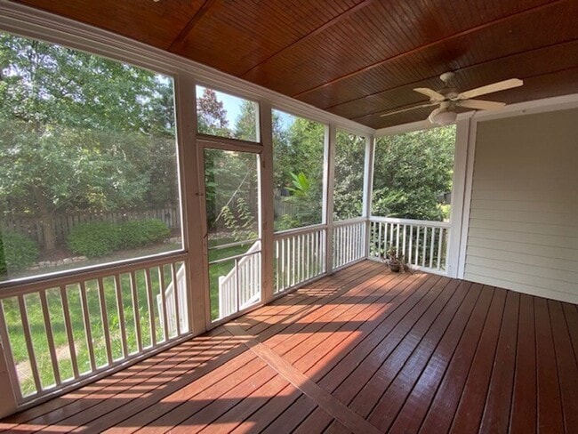 Building Photo - $500 Off 1 Month if Moved In by 11/30/25