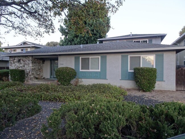 Building Photo - 1584 Mendenhall Dr