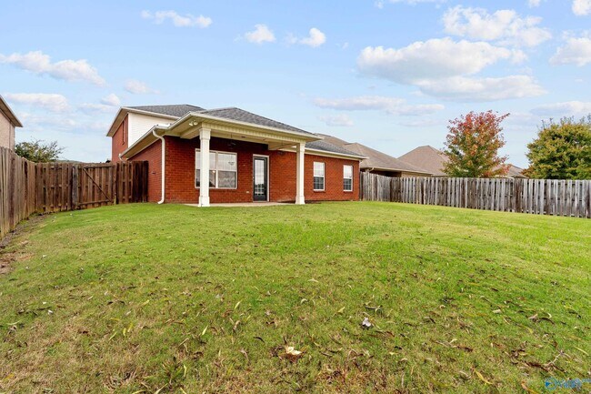 Building Photo - 5031 SE Valley Cove Dr