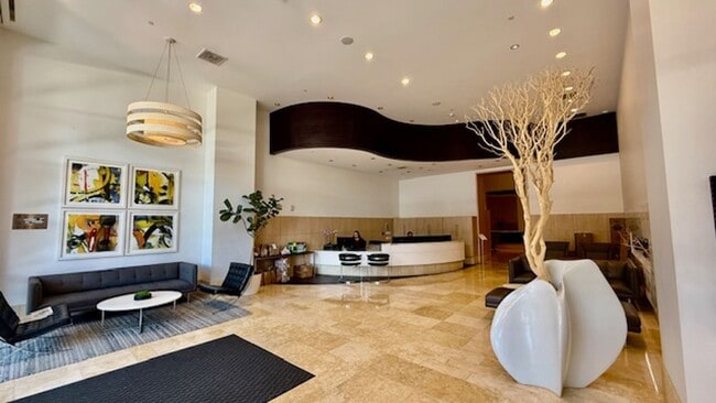 Building Photo - FURNISHED Modern 1BR + Den/1BA w/ Breathta...