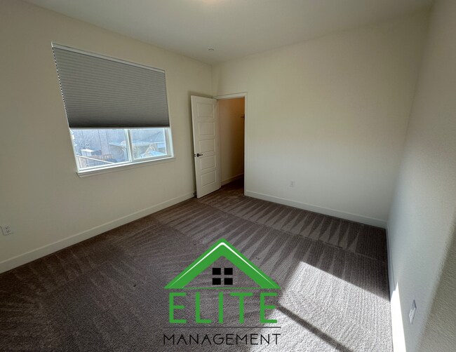 Building Photo - Spacious 5-Bedroom Home with Private In-Law Suite in Desirable Natomas Location