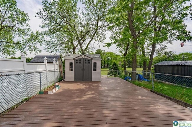 Building Photo - 5650 Greens Dr
