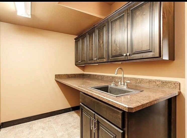 Building Photo - 2615 Castle Pines Cir