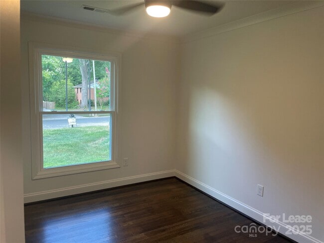 Building Photo - 5840 Charing Pl
