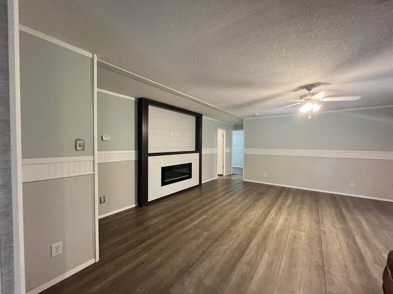 Building Photo - 2243 Limerick Rd