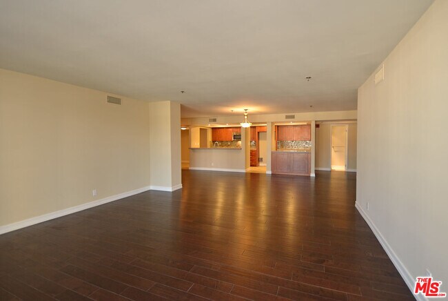 Building Photo - 10660 Wilshire Blvd
