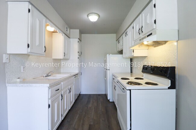 Building Photo - 4318 E 67th St