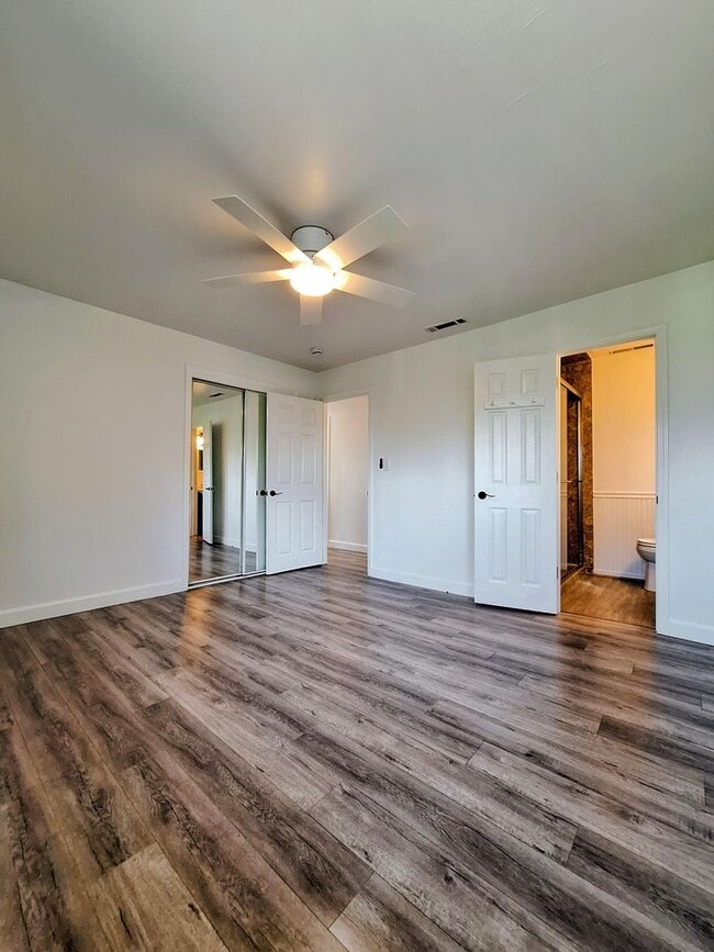 Building Photo - 10501 Observatory Dr
