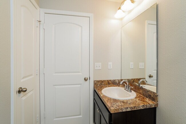 Building Photo - 3229 Hidden Meadows Ct