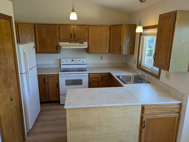 Building Photo - 4365 Begonia Terrace