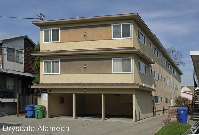 Primary Photo - 2211 San Antonio Ave