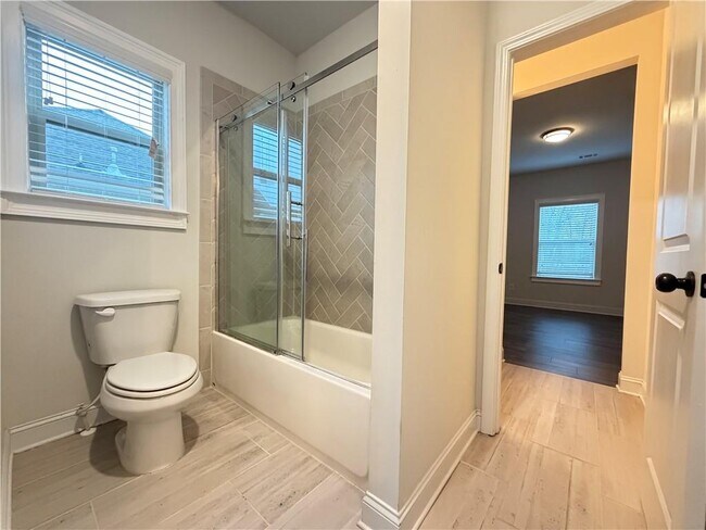 Building Photo - 1545 Dahlia Dr