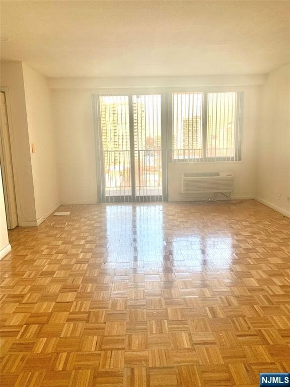 Building Photo - 1590 Anderson Ave