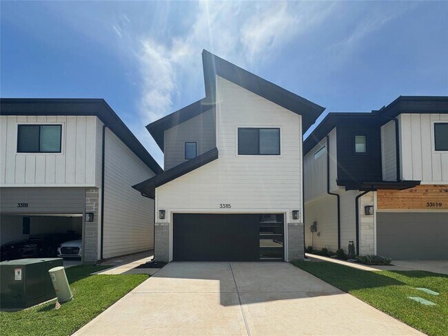 Primary Photo - 33115 Oak Hts Pl