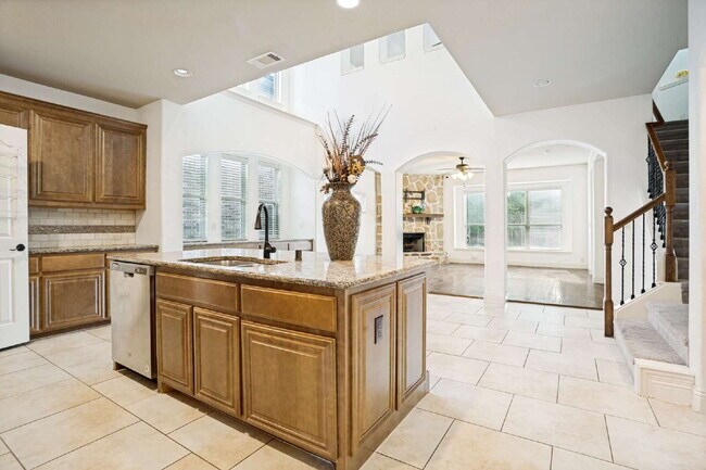 Building Photo - Spacious & Charming Home in Desirable Savannah Community