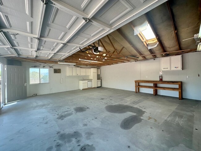 Building Photo - COMING SOON! AMAZING 3 Bedroom 3 Bathroom ...