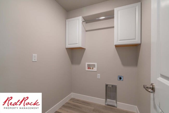 Building Photo - 3 Bedroom Hurricane Townhome With Scenic Views