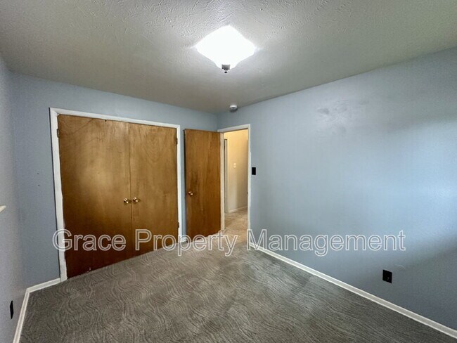 Building Photo - 852 S Quail Way