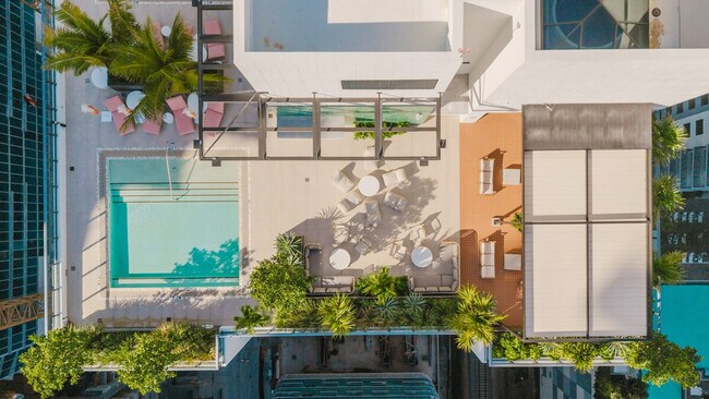 Building Photo - 698 N Miami Ave