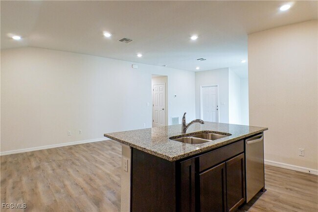 Building Photo - 225 Rogers St