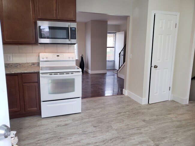 Building Photo - 5825 Balsam Rd