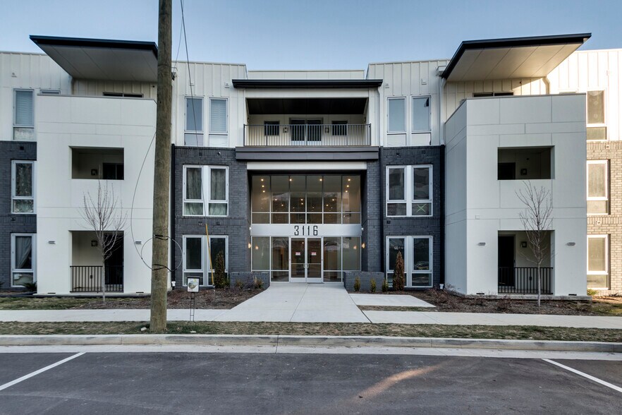 Building Exterior- Secured with FOBS - 3116 W End Cir