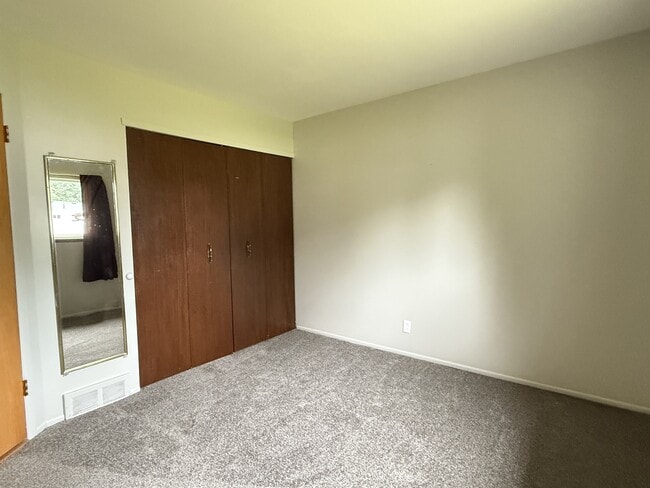 Building Photo - 208 Wallace Dr