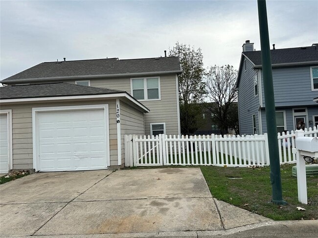 Building Photo - 120B Utterback