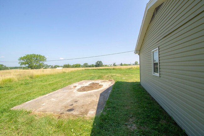 Building Photo - 1303 E Smiley Ln