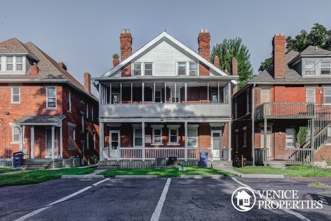 Building Photo - 2176 Summit St