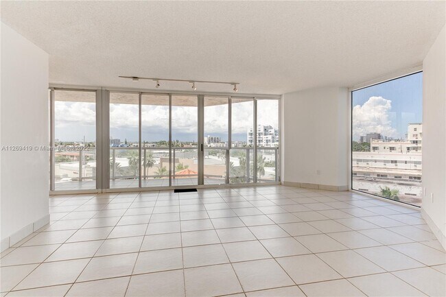 Building Photo - 7330 Ocean Terrace