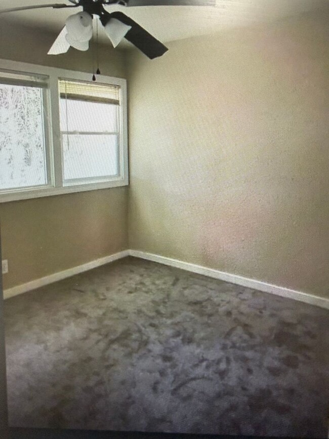 Building Photo - Country setting