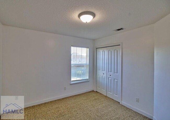 Building Photo - 702 Auburn Cv