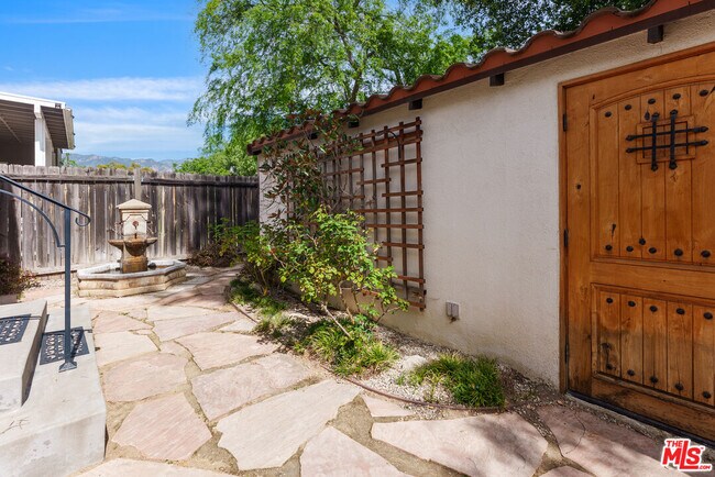 Building Photo - 1462 Mentone Ave